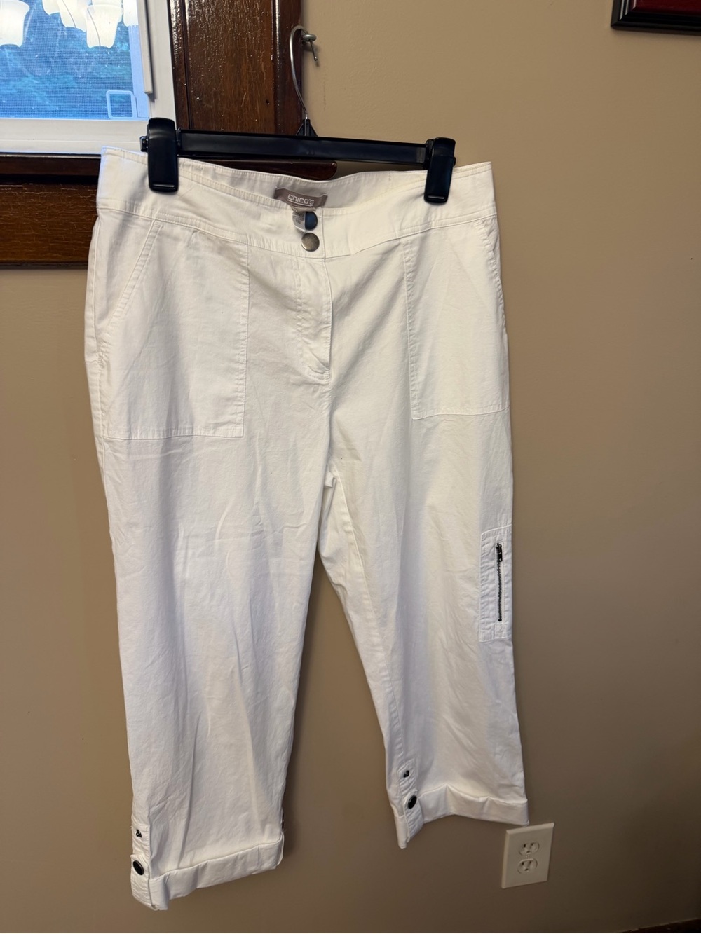 Chico's White Crop Capri Pants